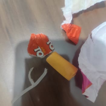 Şekerlemelerde Tehlikeli Plastik Parçası