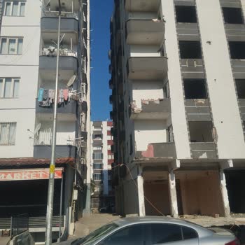 Çevre Ve Şehircilik Bakanlığı Tehlike Saçan Hasarlı Bina!