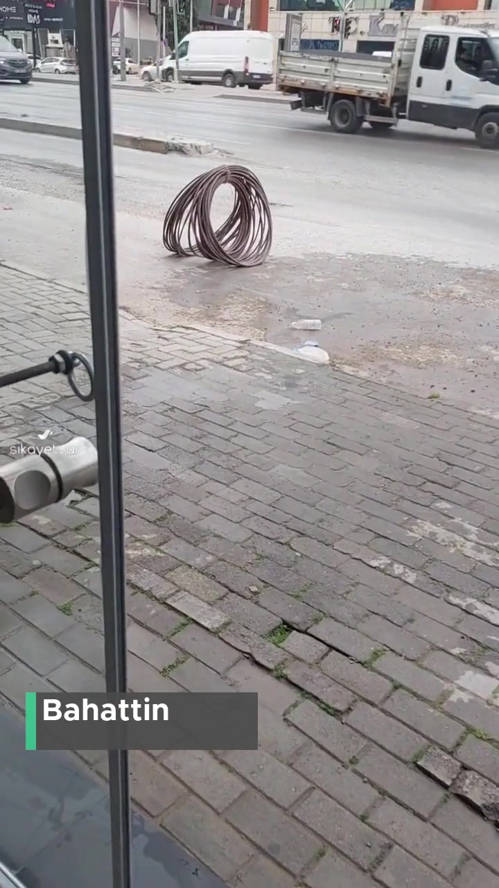 Sorumsuz Karabağlar Belediyesi videonun kapak resmi