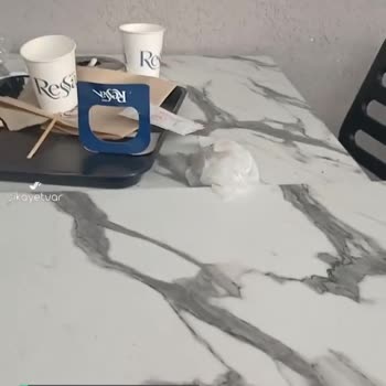 Ressa Cafe Masaları Pislik İçinde