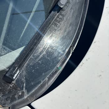 BMW 1 Serisi Ön Cam Bakaliti Sorunu