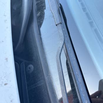 BMW 1 Serisi Ön Cam Bakaliti Sorunu
