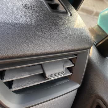 Şehir Oto Yıkama Klima Aksanında Kimyasal Kullanılmış Ve Renk Atmış Vaziyetteydi