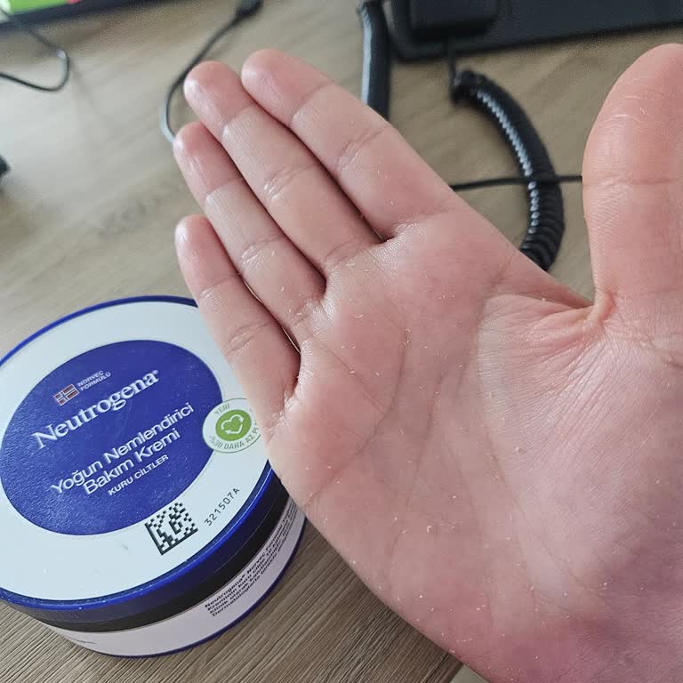 Neutrogena Nemlendirici Kremde Beklenmedik Soyulma Sorunu
