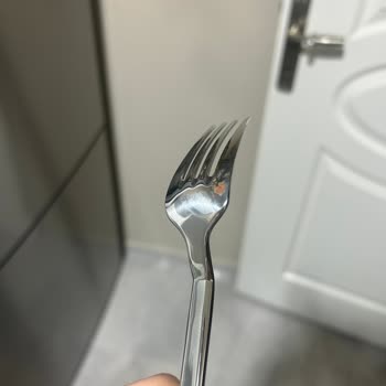 Paslanan Çatal Kaşık Seti Ve Eksik Bilgilendirme