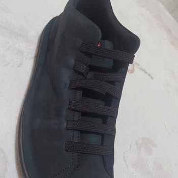 Ezilmiş Ayakkabı Ve İlgisiz Müşteri Hizmeti