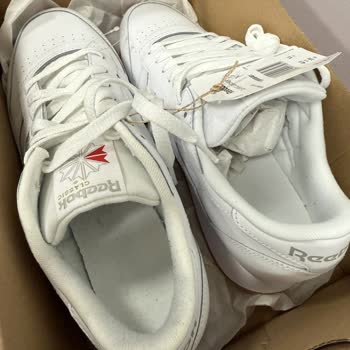 Hasarlı Kutu Ve Kullanılmış Ayakkabı Şoku