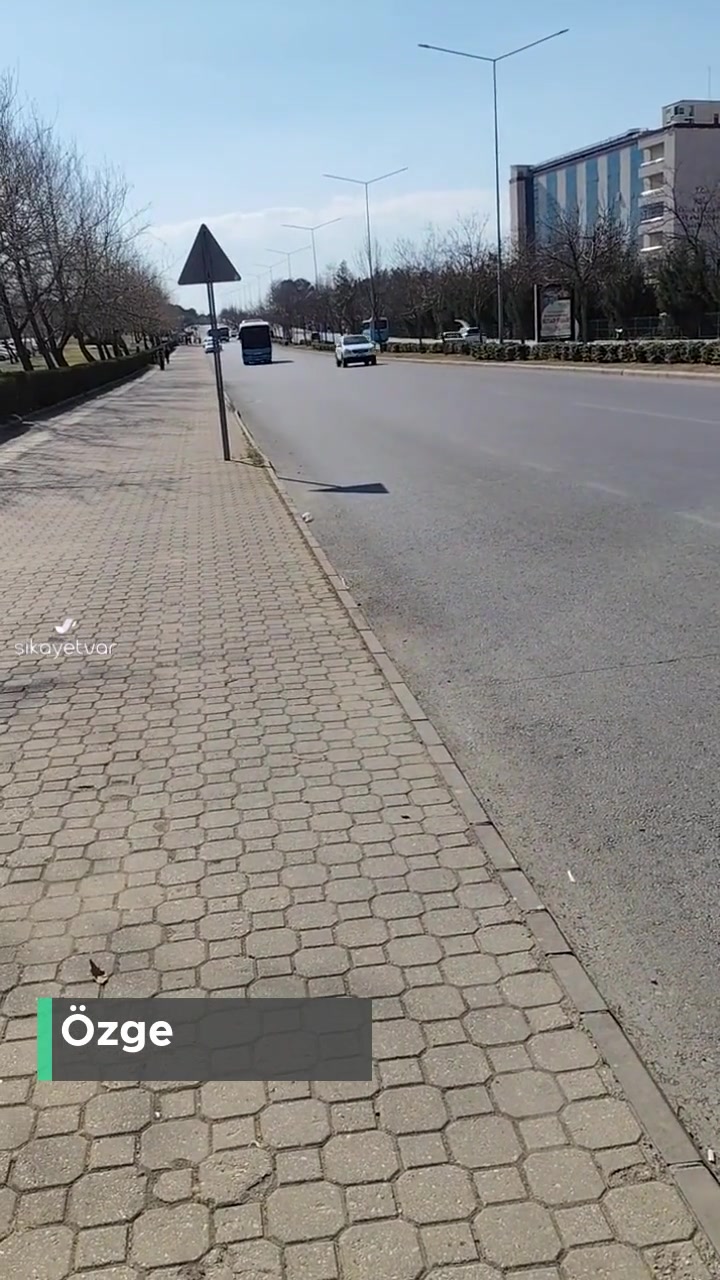 Kahramanmaraş Büyükşehir Belediyesi Otobüs Şoförünün Umursamazlığı videonun kapak resmi