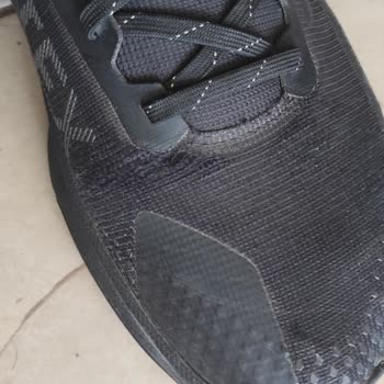 Nike Ayakkabıda Beklenmedik Deformasyon