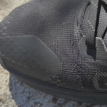 Nike Ayakkabıda Beklenmedik Deformasyon