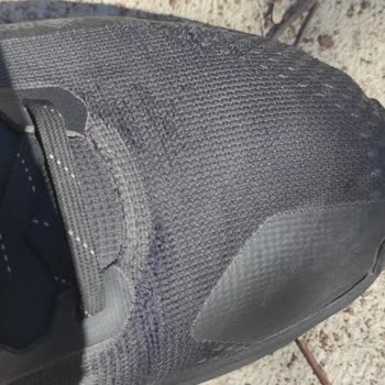 Nike Ayakkabıda Beklenmedik Deformasyon