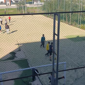 Halı Saha Yanındaki Apartmanımızda Sürekli Top Sorunu