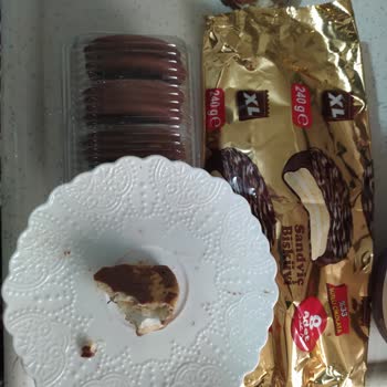 BİM'den Alınan Bisküvide Yabancı Cisim Şoku