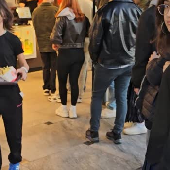Burger King'de Bitmeyen Sıra Çilesi