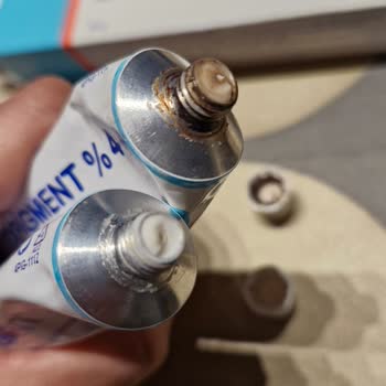 Expigment %4 Kremde Anormal Parçalar Ve Siyah Sıvılar