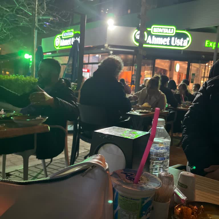 Konyalı Ahmet Usta'da Hayal Kırıklığı: Soğuk Yemek Ve İlgisiz Hizmet