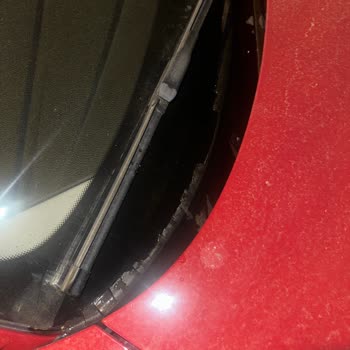 BMW 1 Serisi Ön Cam Alt Bakalit Sorunu