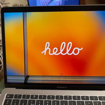 Pozitif Teknoloji Macbook Ekran Sorunu ve Yüksek Ücret Talebi