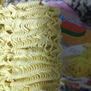 Noodle Paketinde Şaşırtıcı Siyah Lekeler
