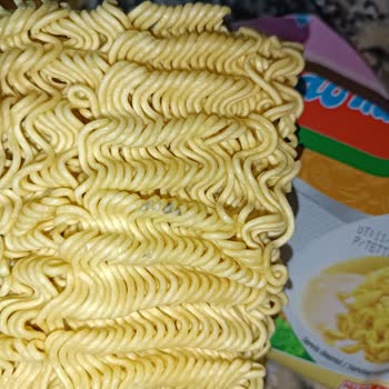 Noodle Paketinde Şaşırtıcı Siyah Lekeler