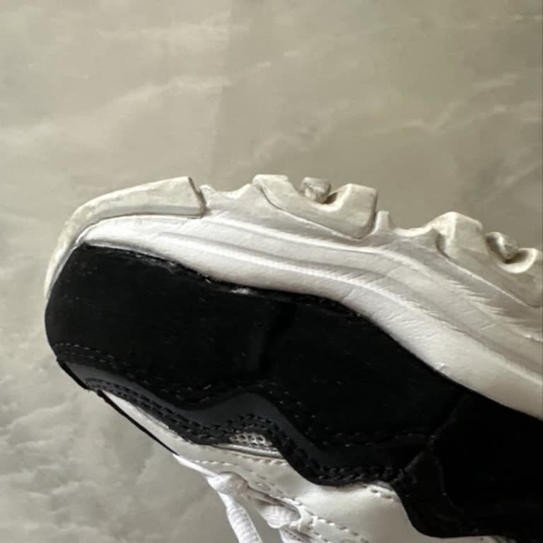 Skechers Sneakers Tore in 3 Months—Skechers Refuse Responsibility