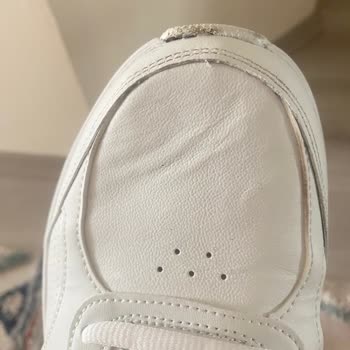 Skechers Sneakers Had Defects After First Wear—No Support After 1.5 Months