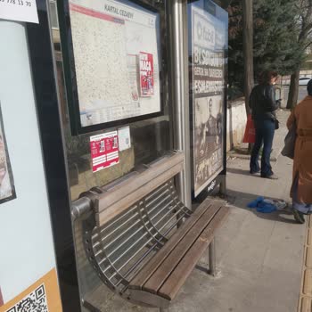 Kartal Belediyesi Cezaevi Durağında Çöp Sorunu: Çocuklarımızın Güvenliği Tehlikede!