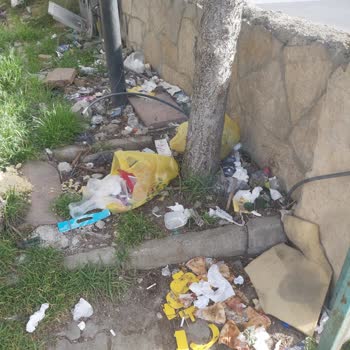 Kartal Belediyesi Cezaevi Durağında Çöp Sorunu: Çocuklarımızın Güvenliği Tehlikede!