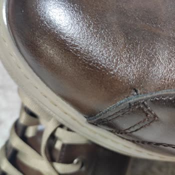 FLO Online Alışverişte Hayal Kırıklığı: Yırtık Ve Kusurlu Ayakkabılar