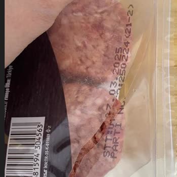 Köfteden Çıkan Mavi Plastik Parça Şoku