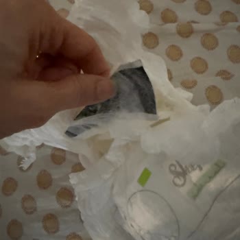Bebek Bezi İçinde Kağıt Parçası Şoku