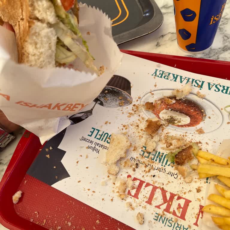 Bursa İshakbey İskender Westpark'ta Hayal Kırıklığı: Bayat Ekmek Ve Yetersiz Hizmet!