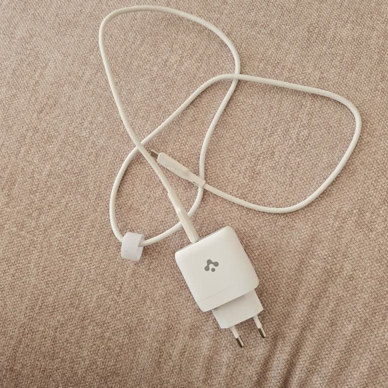 Spigen Şarj Aleti Kablo Sorunu