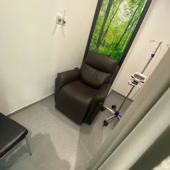 Acil Serviste Yanlış Yönlendirme Ve Onkoloji Servisinde Serum Uygulaması