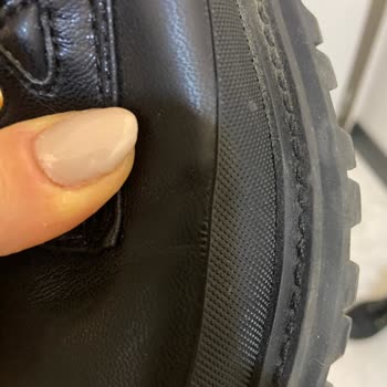 Guess Botların Derisi 4. Giyişte Yırtıldı