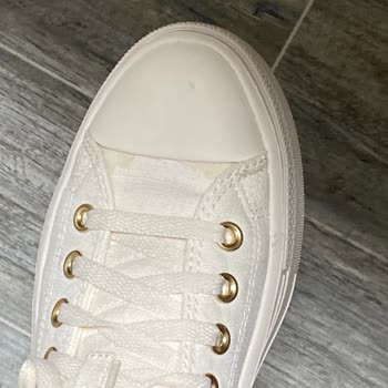 Beyaz Converse Ayakkabılarda Sararma Sorunu