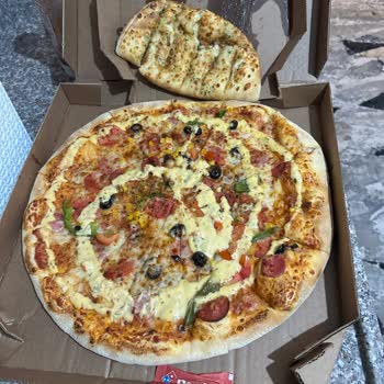 Domino's Kepez Şubesi'nde Malzemesiz Pizza Ve Kuru Ekmek Şoku