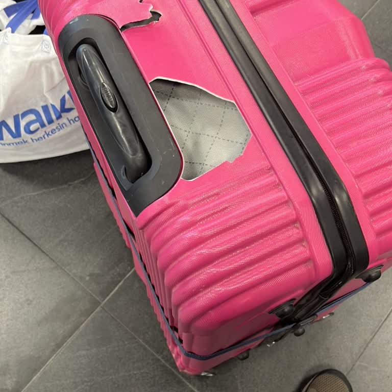 Kırılan Valiz İçin Yetersiz Tazminat Ve İletişim Sorunları