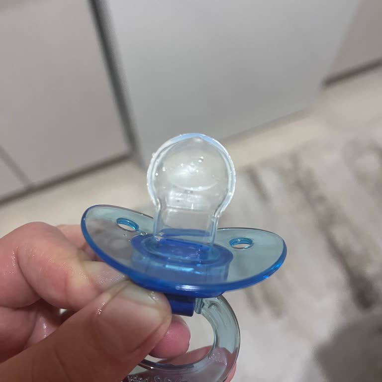 Ebebek Mağazasında Yırtık Emzik Sorunu