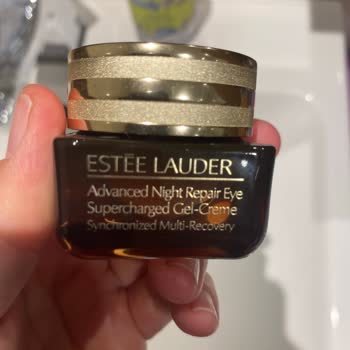 Estee Lauder Krem Yüzümü Mahvetti Yanma Ve Kızarıklık Geçmiyor