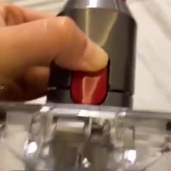 Dyson V10 Kırmızı Butonu Kırılması Ve Kilitlenmesi