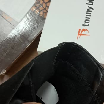 Tehlikeli Ayakkabı: Tonny Black'ten Şikayet