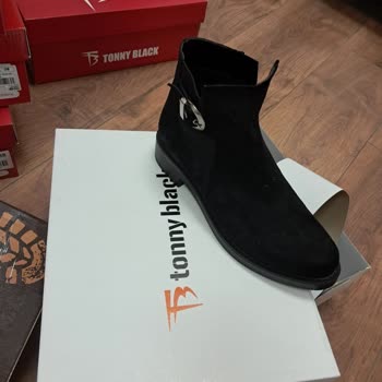 Tehlikeli Ayakkabı: Tonny Black'ten Şikayet