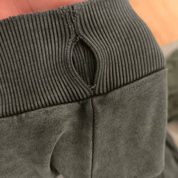 Mavi Sweat Dikiş Yerlerinden Yırtılıyor