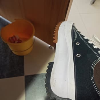 Kaygan Tabanlı Converse Ayakkabı Sorunu