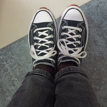 Kaygan Tabanlı Converse Ayakkabı Sorunu