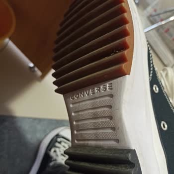 Kaygan Tabanlı Converse Ayakkabı Sorunu