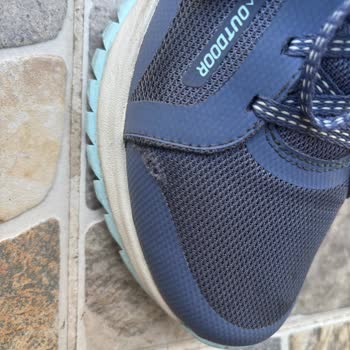 Skechers teures Premium-Modell beschädigt in kurzer Zeit Austausch wurde abgelehnt