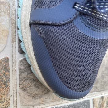 Skechers teures Premium-Modell beschädigt in kurzer Zeit Austausch wurde abgelehnt