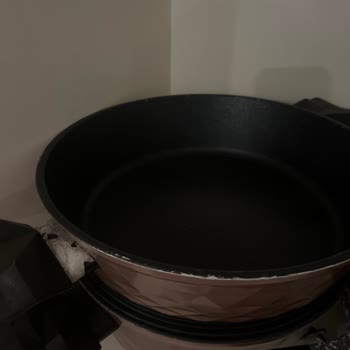 Karaca Bio Granit Diamond 7-teiliges Set – Griff der Pfanne ist abgebrochen und macht Abblätterung